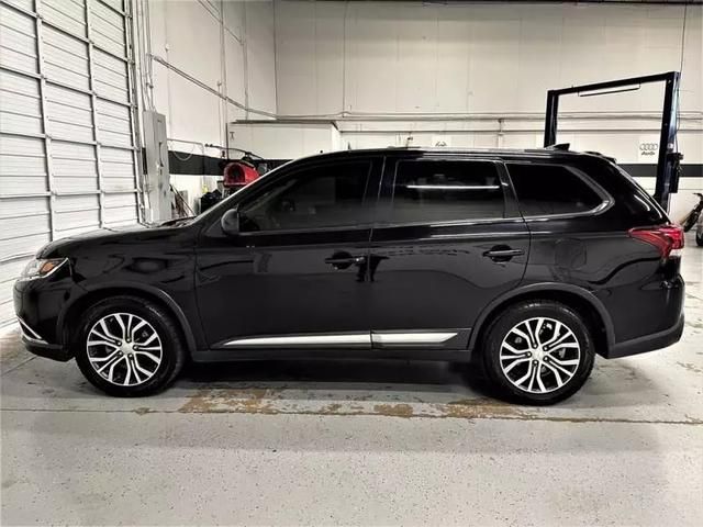 2017 Mitsubishi Outlander ES