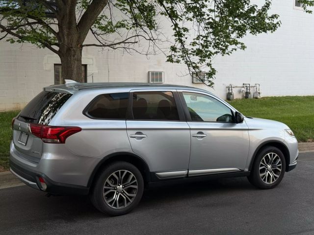 2017 Mitsubishi Outlander ES