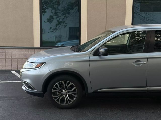 2017 Mitsubishi Outlander ES