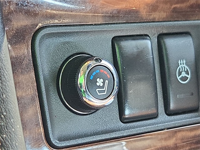 Vehicle image 31 of 39