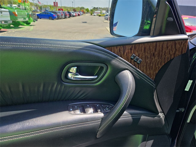 Vehicle image 14 of 39
