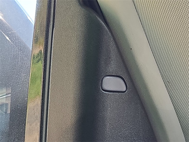Vehicle image 34 of 39