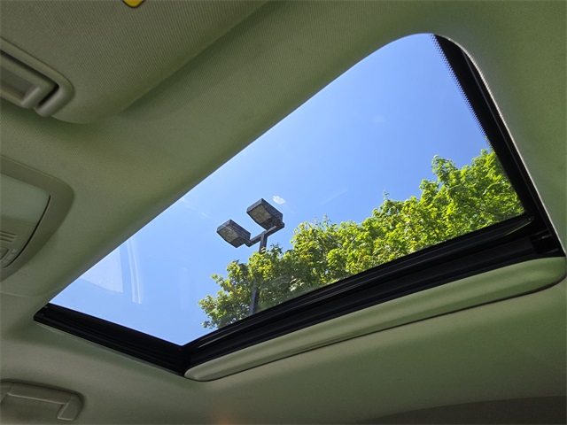 Vehicle image 23 of 39
