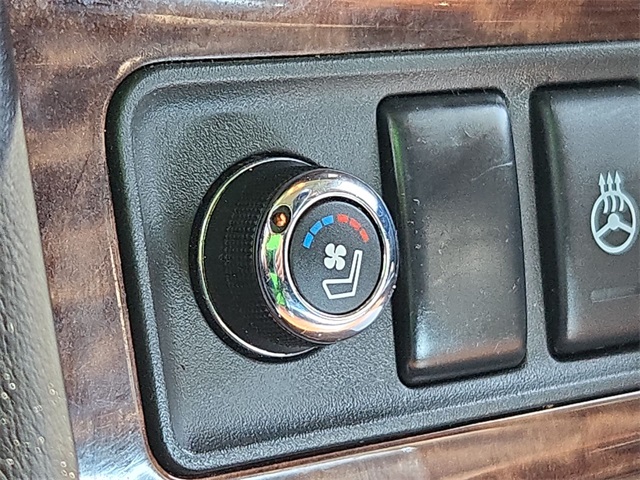Vehicle image 32 of 39