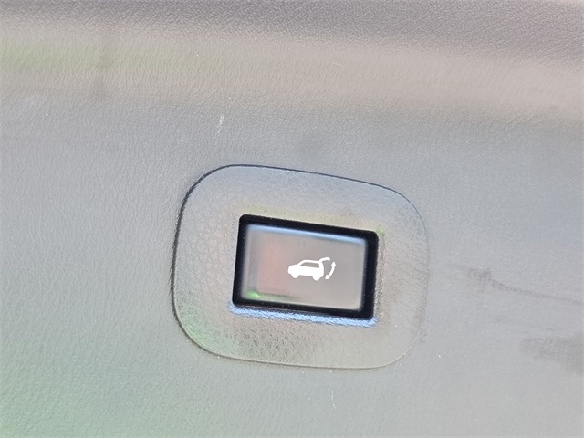 Vehicle image 37 of 39