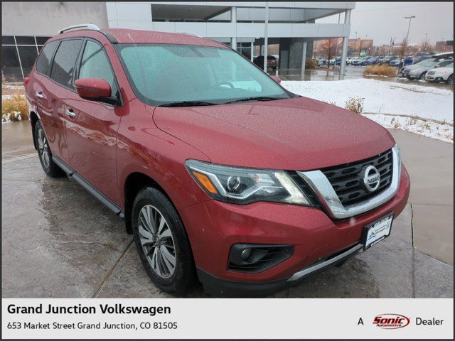 2017 Nissan Pathfinder SV