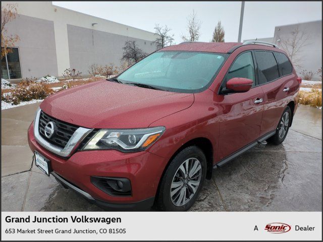 2017 Nissan Pathfinder SV