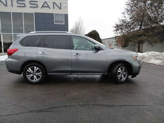 2017 Nissan Pathfinder SV