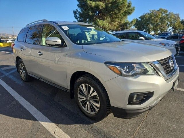 2017 Nissan Pathfinder SL