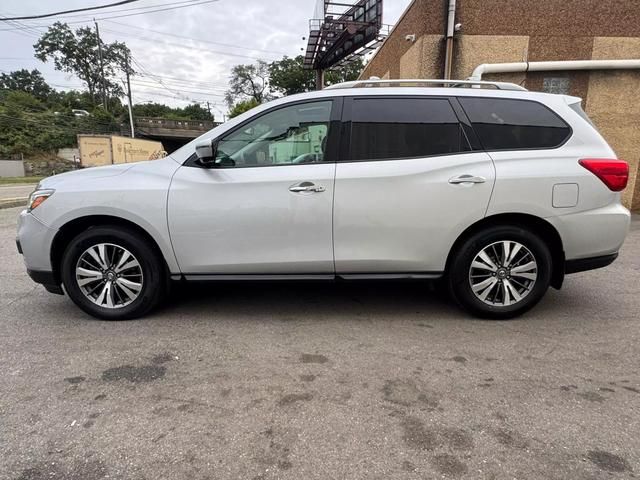 2017 Nissan Pathfinder SL