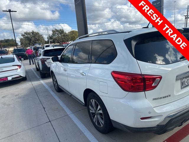 2017 Nissan Pathfinder SL