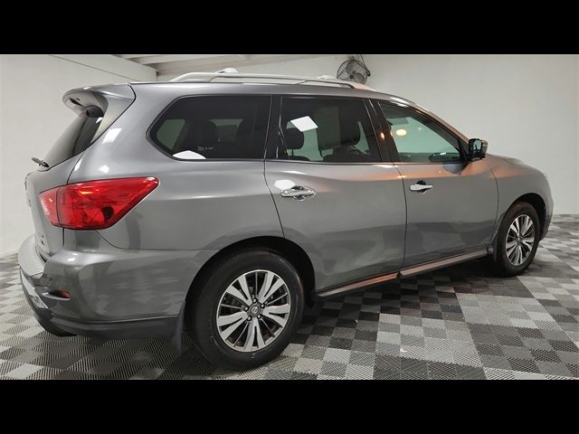 2017 Nissan Pathfinder SL