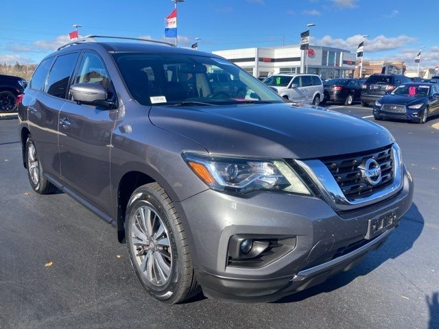 2017 Nissan Pathfinder SL