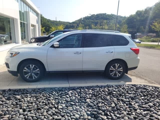 2017 Nissan Pathfinder SL