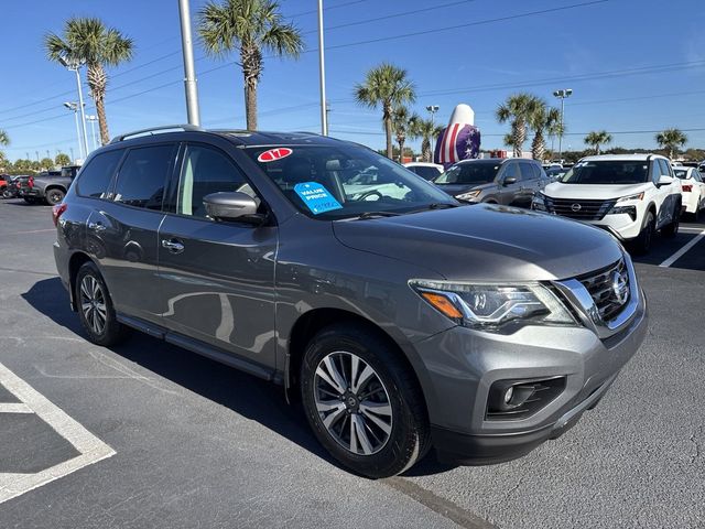 2017 Nissan Pathfinder SL