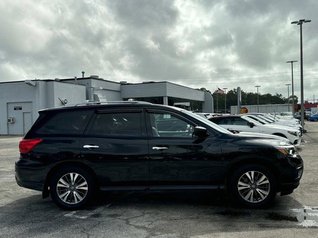 2017 Nissan Pathfinder SL