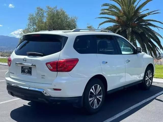 2017 Nissan Pathfinder SL