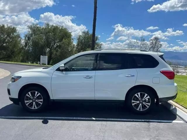 2017 Nissan Pathfinder SL