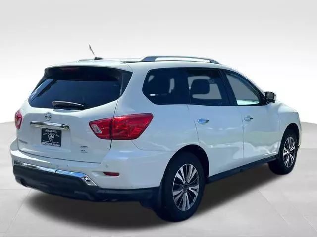 2017 Nissan Pathfinder SL