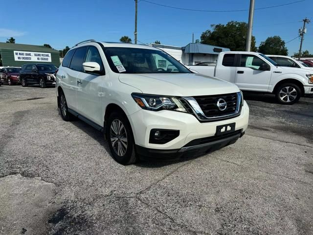 2017 Nissan Pathfinder SL