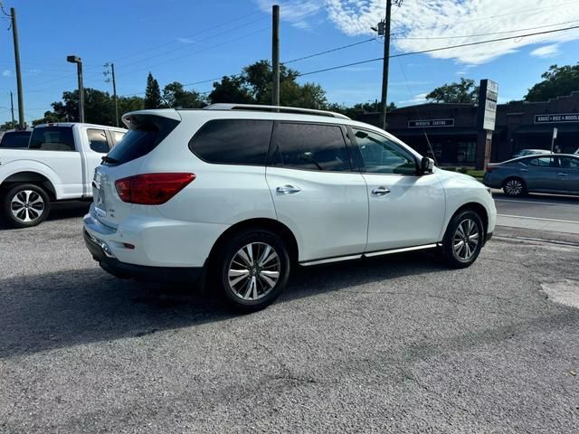 2017 Nissan Pathfinder SL