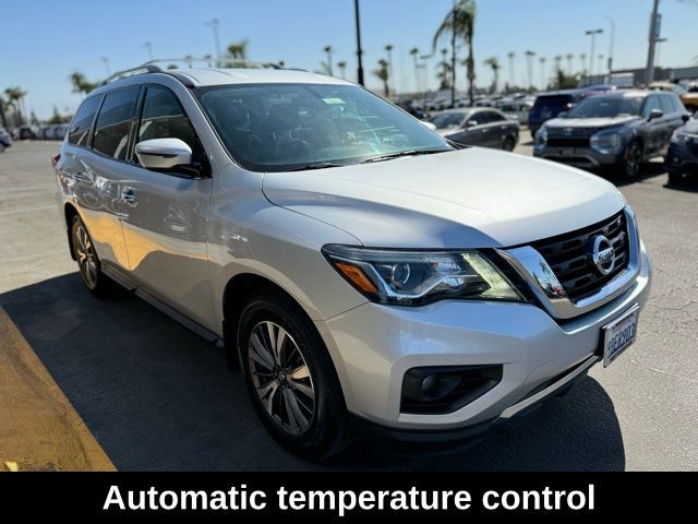 2017 Nissan Pathfinder SV