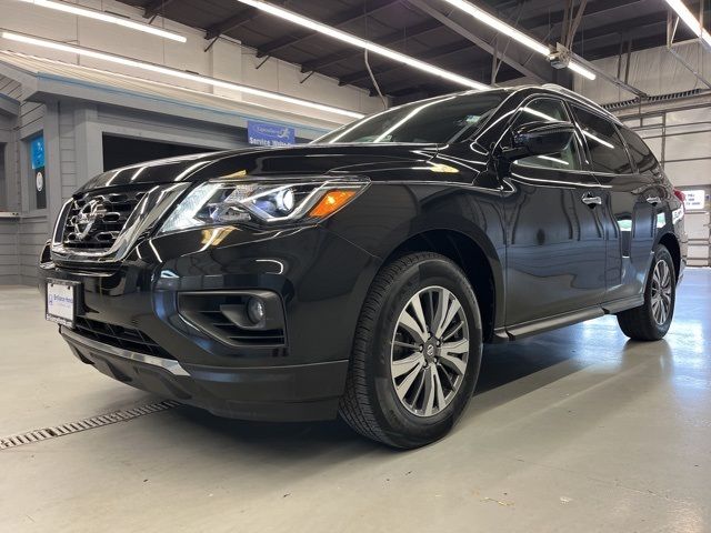 2017 Nissan Pathfinder SV