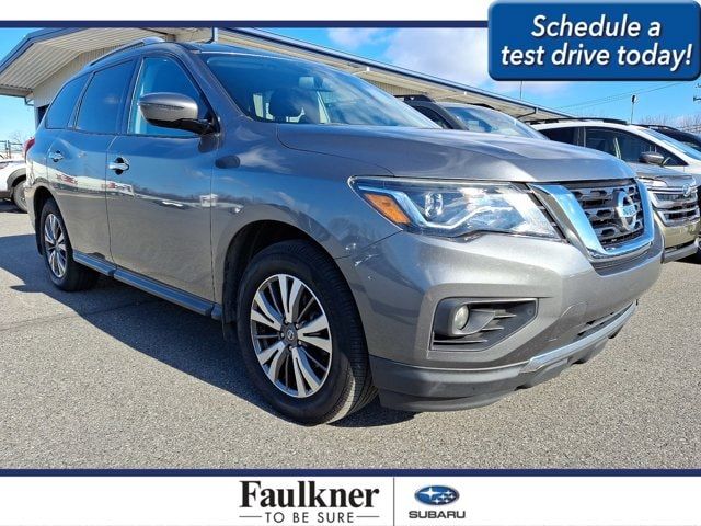 2017 Nissan Pathfinder SV