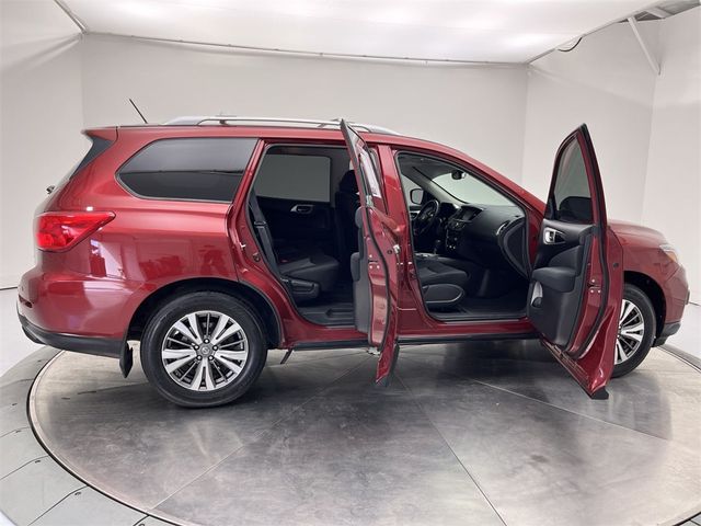 2017 Nissan Pathfinder SV