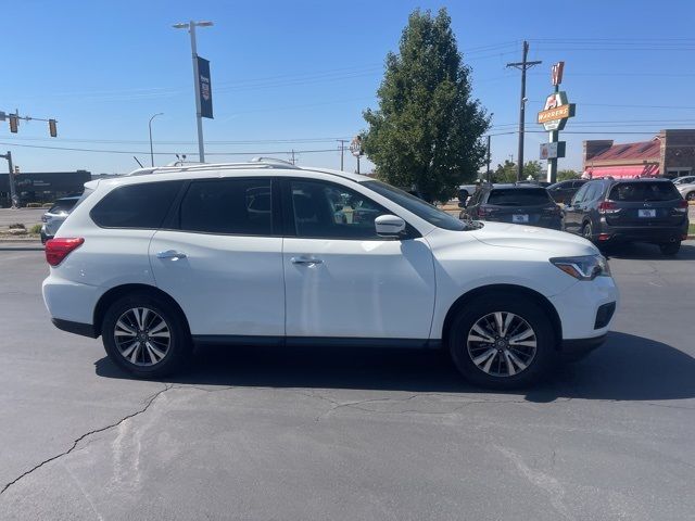 2017 Nissan Pathfinder SV