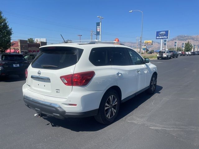 2017 Nissan Pathfinder SV