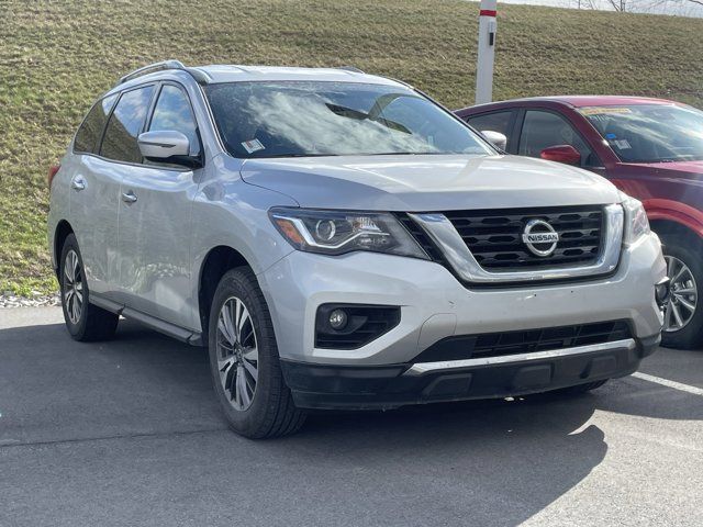 2017 Nissan Pathfinder SV