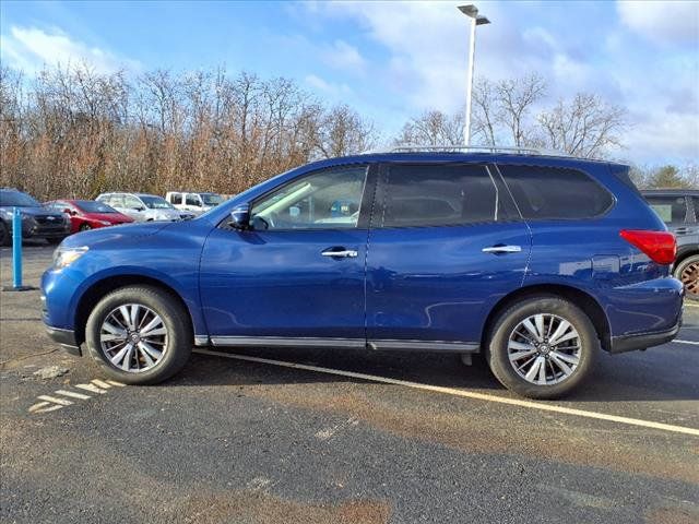 2017 Nissan Pathfinder SV