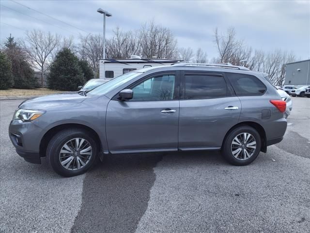 2017 Nissan Pathfinder SV