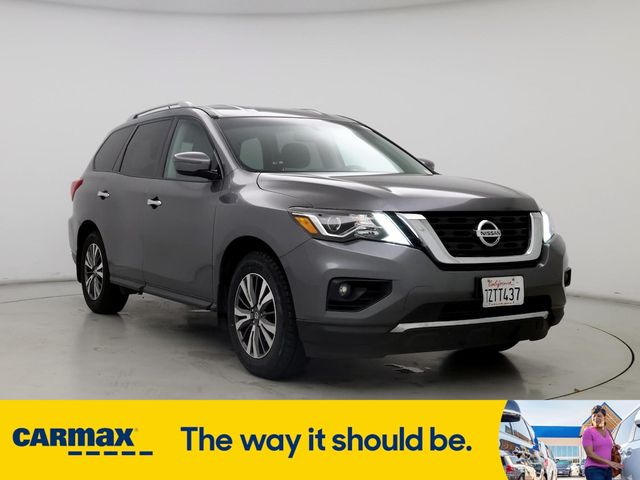 2017 Nissan Pathfinder SV