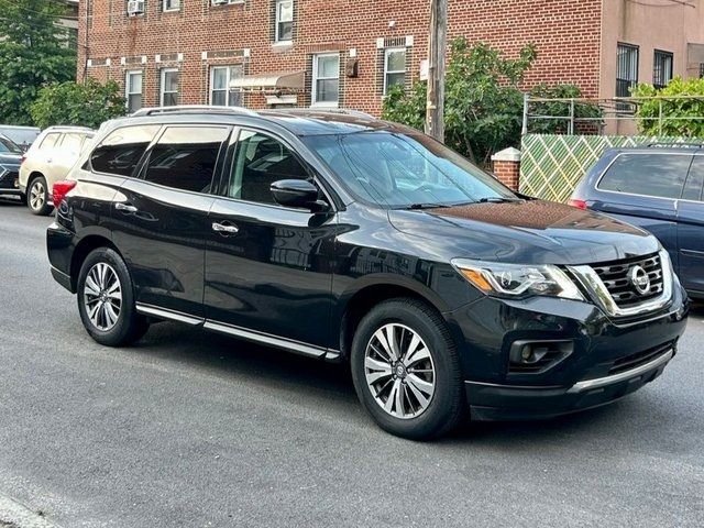 2017 Nissan Pathfinder SV