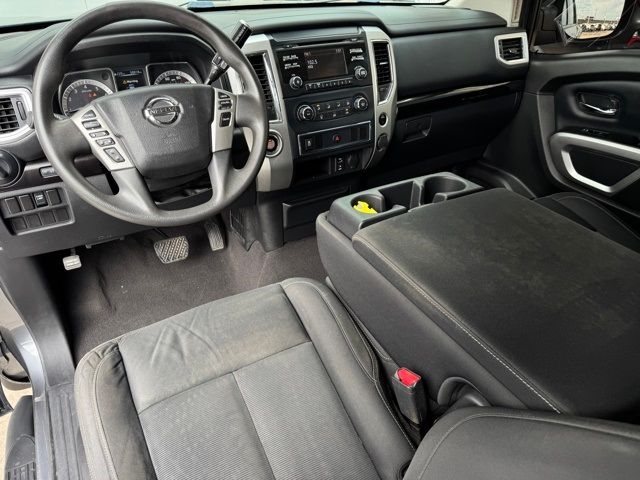 2017 Nissan Titan SV