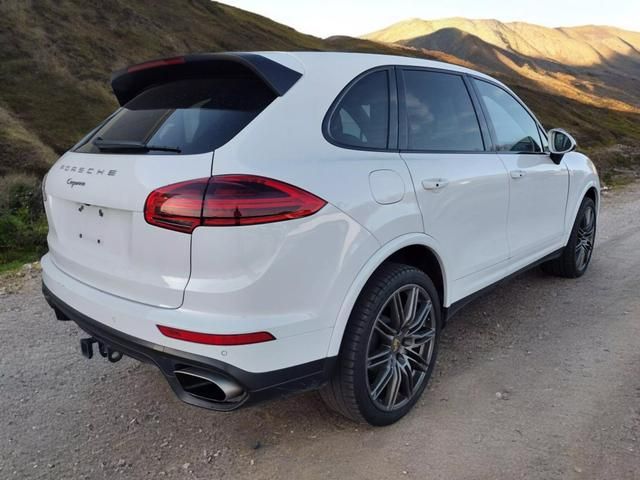 2017 Porsche Cayenne Platinum Edition