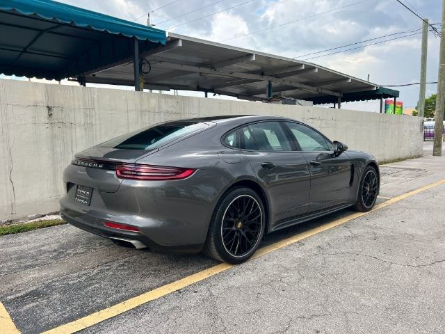 2017 Porsche Panamera 4