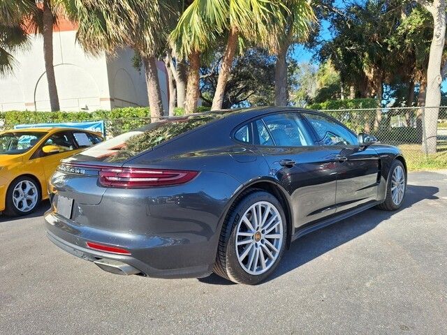 2017 Porsche Panamera 4