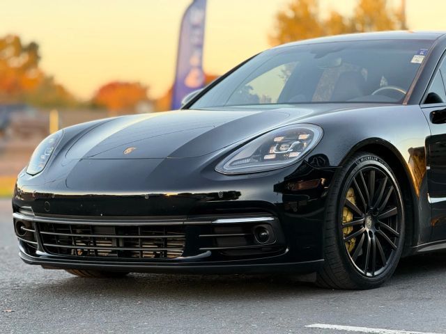 2017 Porsche Panamera 4