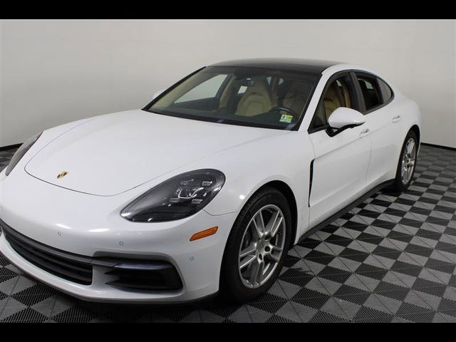 2017 Porsche Panamera 