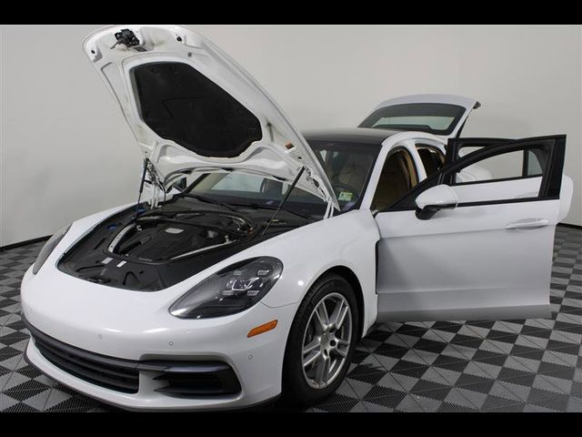 2017 Porsche Panamera 
