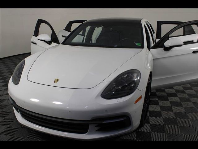2017 Porsche Panamera 