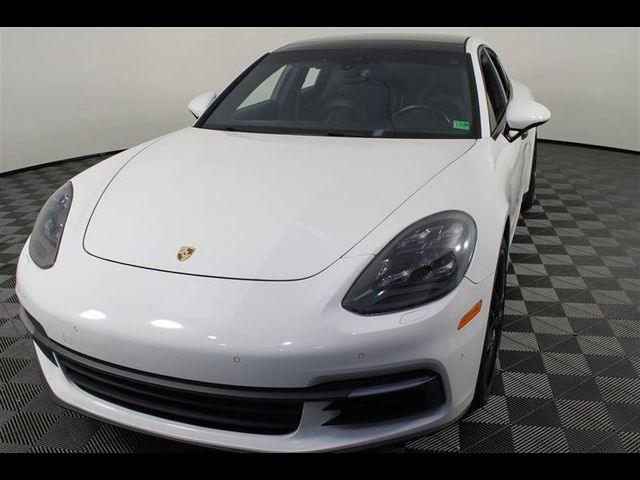 2017 Porsche Panamera 