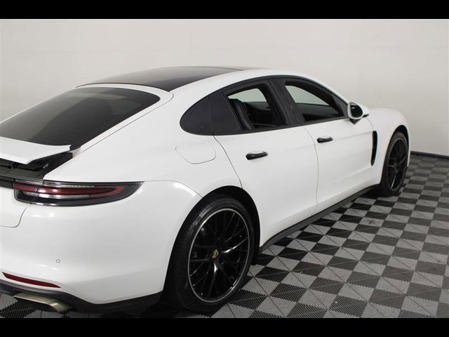 2017 Porsche Panamera 