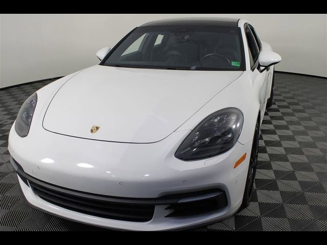 2017 Porsche Panamera 