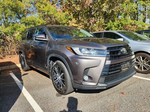 2017 Toyota Highlander SE