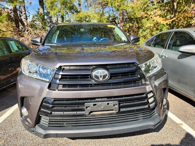 2017 Toyota Highlander SE