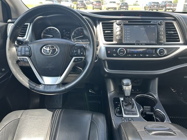 2017 Toyota Highlander SE